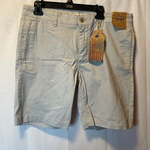 Men’s khaki shorts